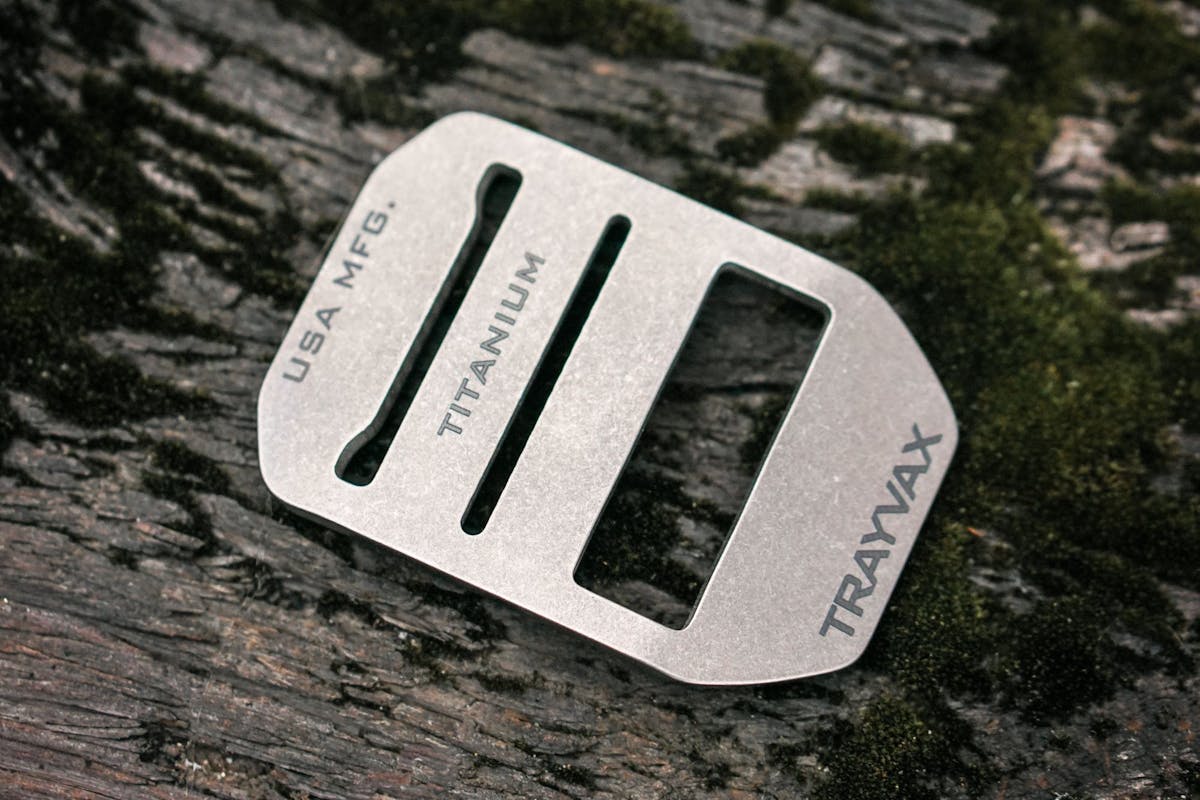 Trayvax Titanium Cinch Belt Buckle - Mukama