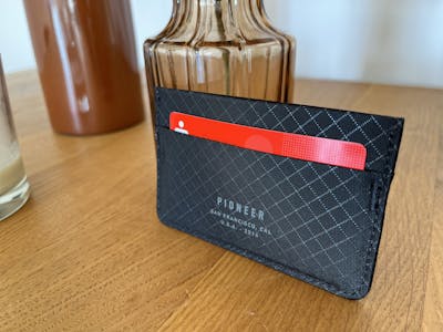 Compact minimalist wallet